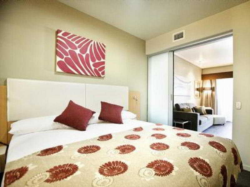 Grand Hotel And Apartments 타운즈빌 외부 사진