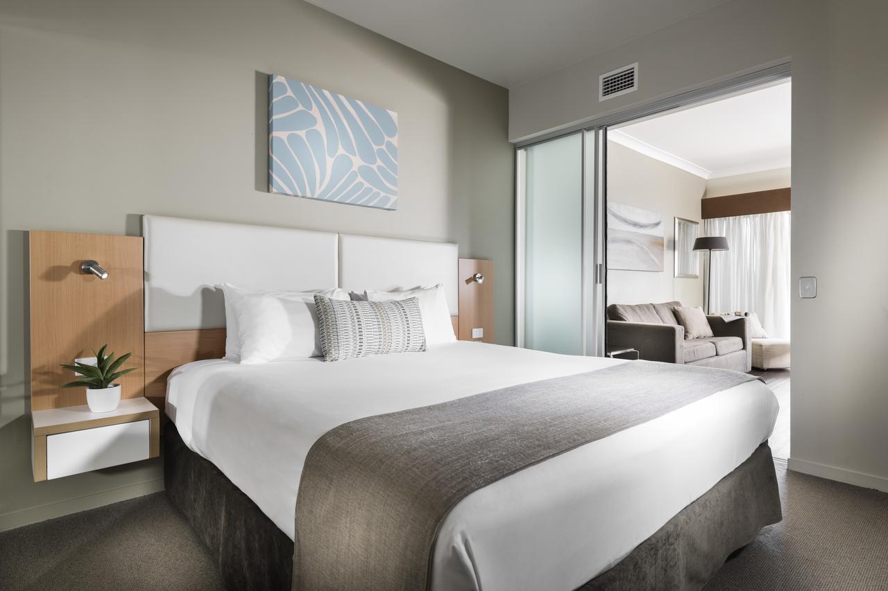 Grand Hotel And Apartments 타운즈빌 외부 사진
