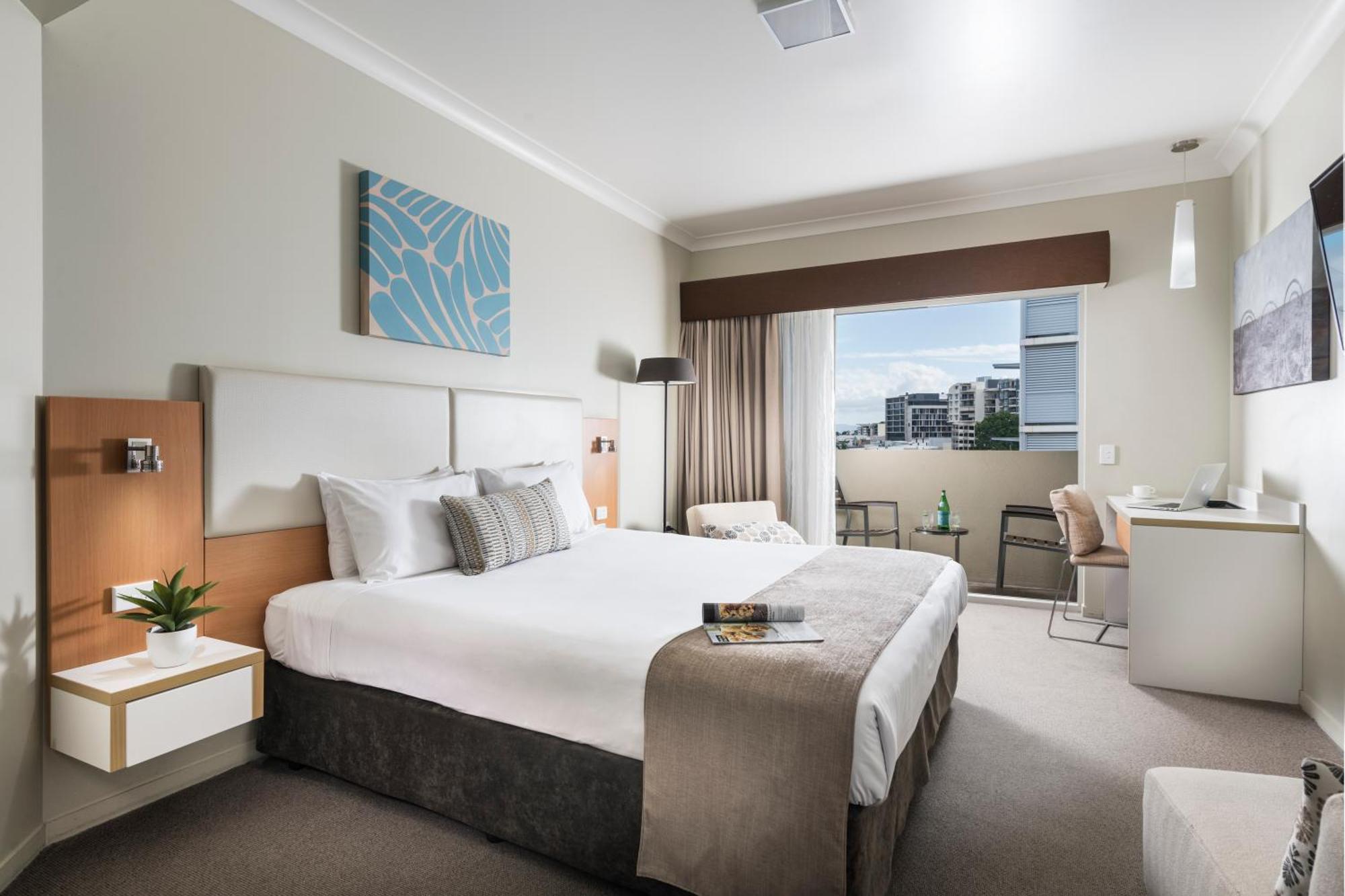 Grand Hotel And Apartments 타운즈빌 외부 사진