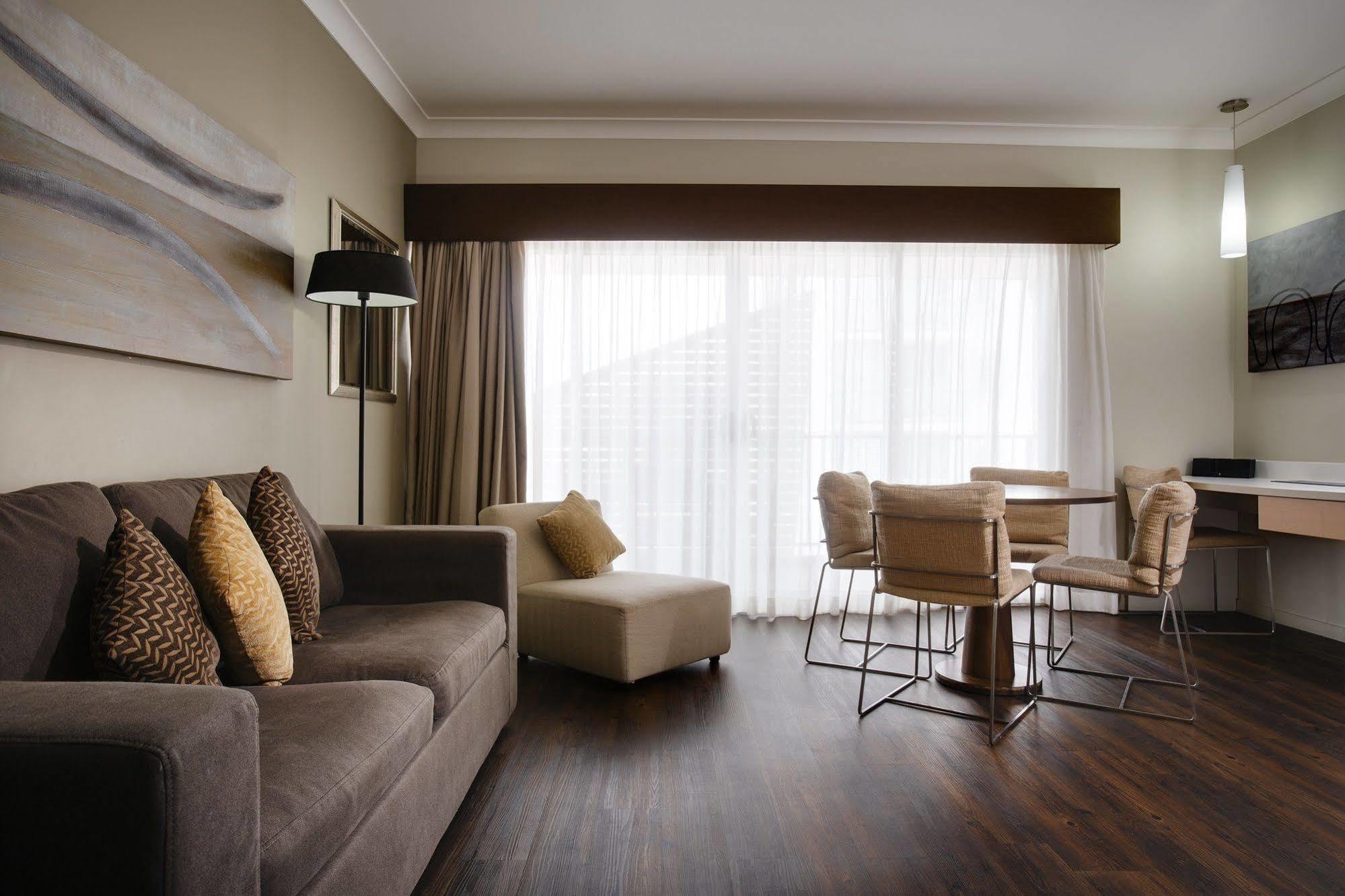 Grand Hotel And Apartments 타운즈빌 외부 사진