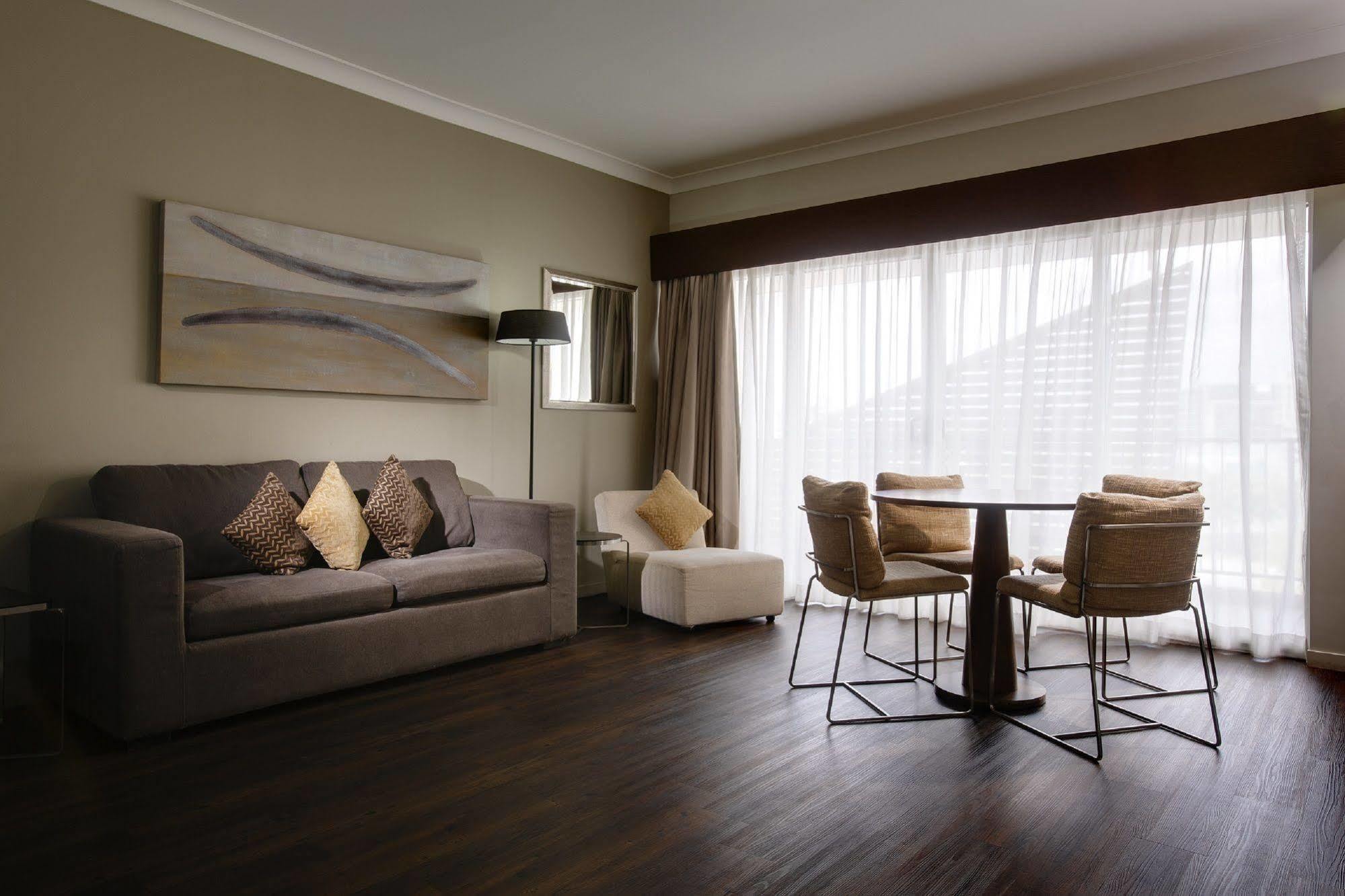 Grand Hotel And Apartments 타운즈빌 외부 사진