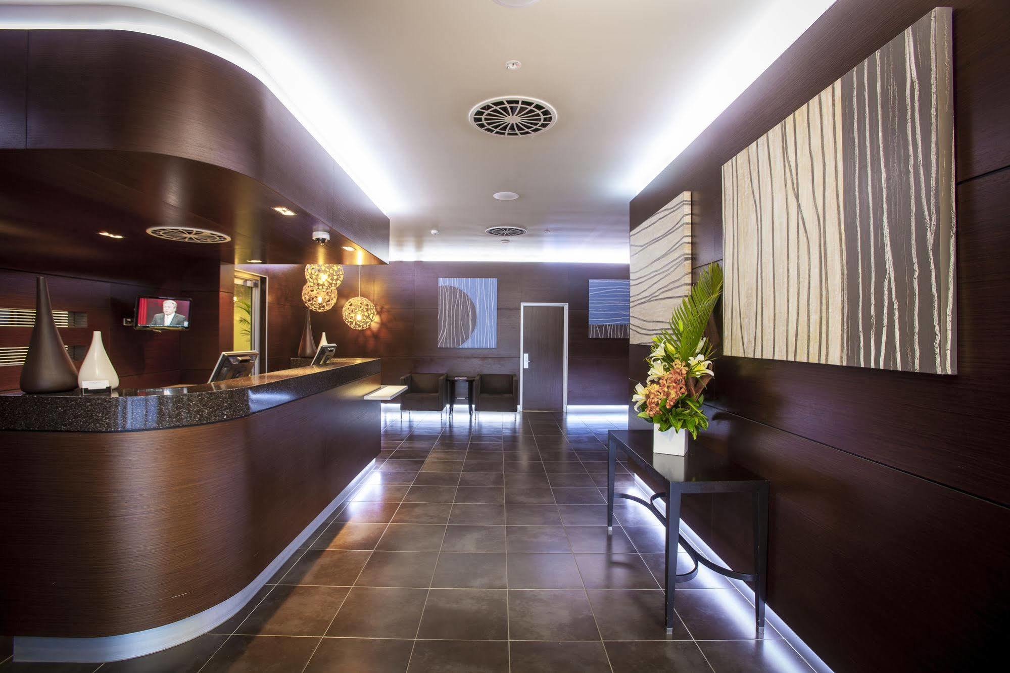 Grand Hotel And Apartments 타운즈빌 외부 사진