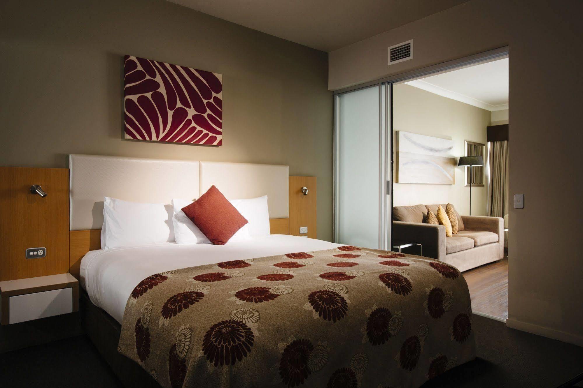 Grand Hotel And Apartments 타운즈빌 외부 사진