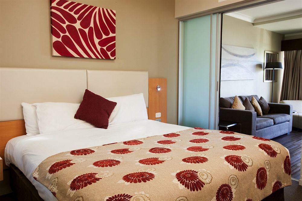 Grand Hotel And Apartments 타운즈빌 외부 사진